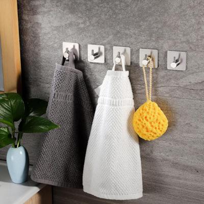 crochet-mural-auto-adhésif-lot-de-2-carré argent-design-contemporain-porte-clés-manteaux-ustensiles-de-cuisine-salle-de-bain